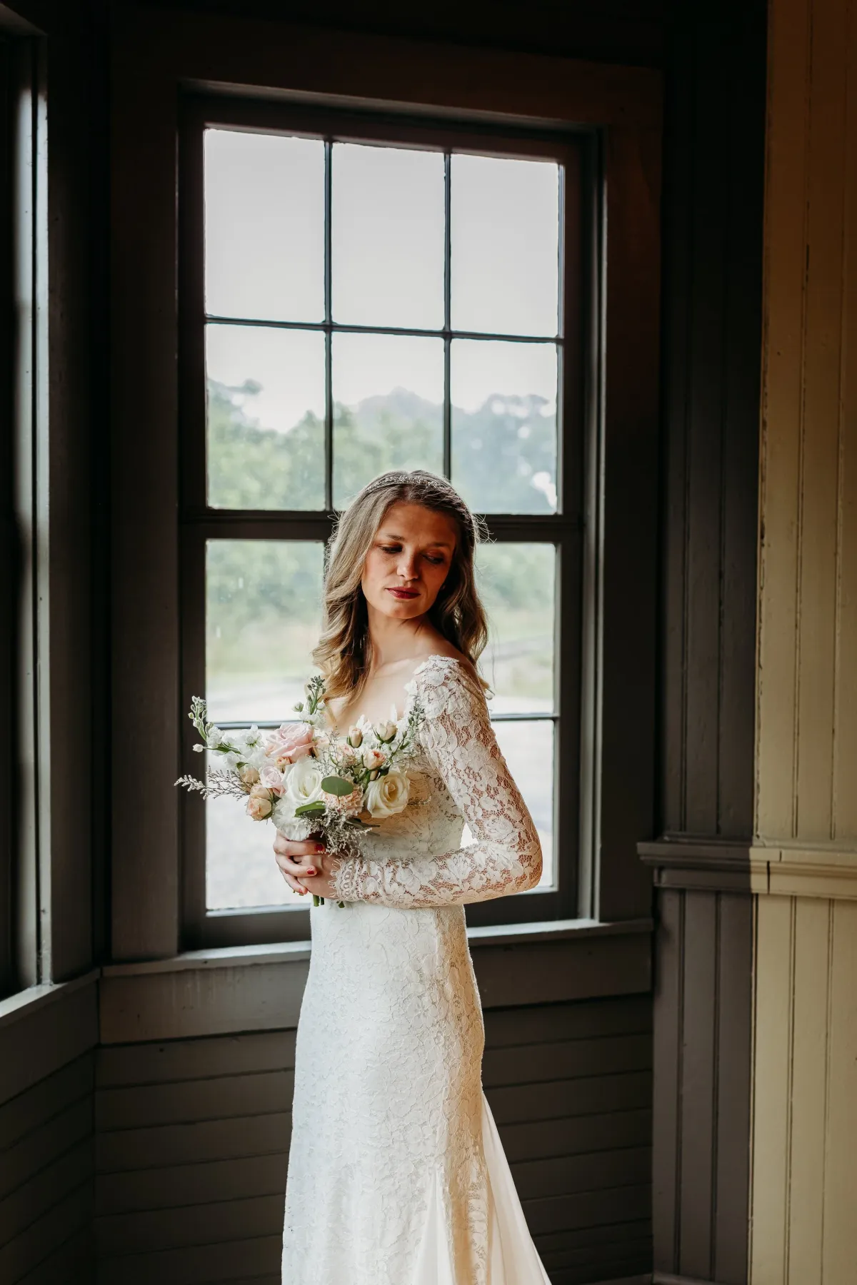 Blushing Bride ceremony flowers