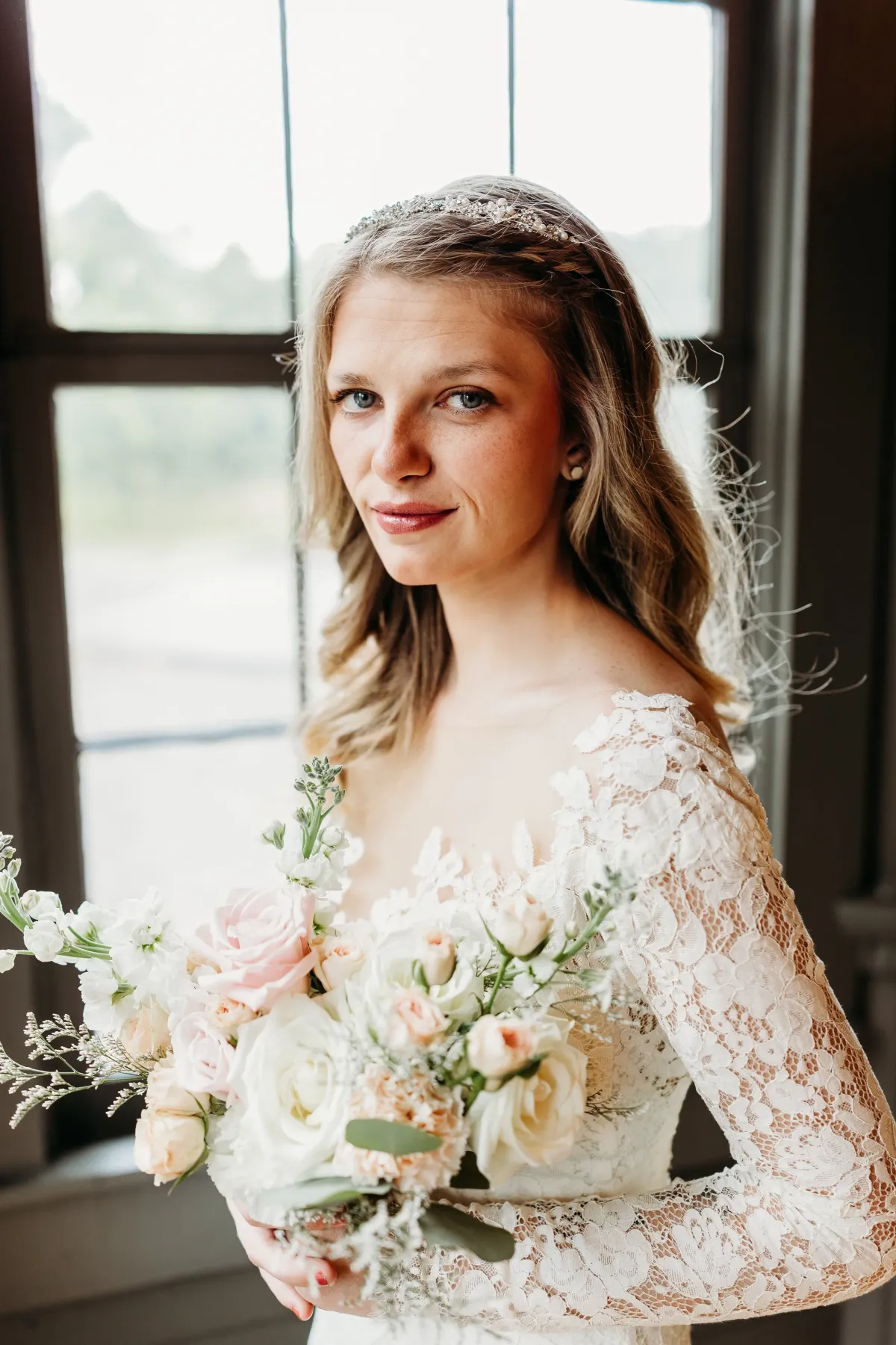 Blushing Bride loose blooms arrangement