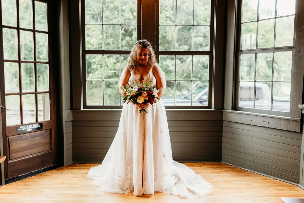 Carmine garden-style detail