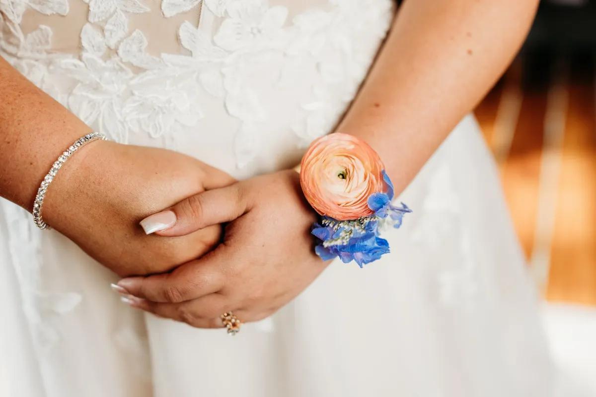 Floret bud vases detail