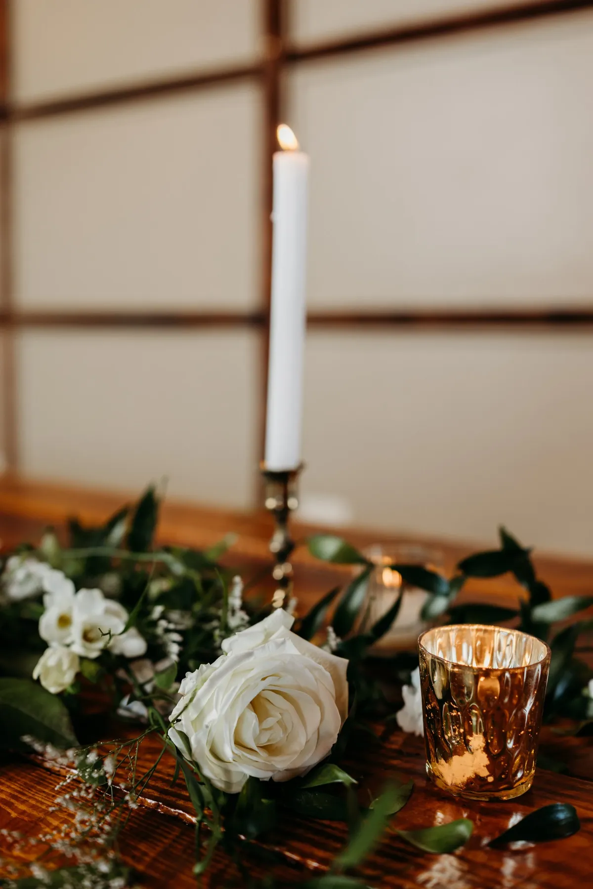 Timeless White arch piece